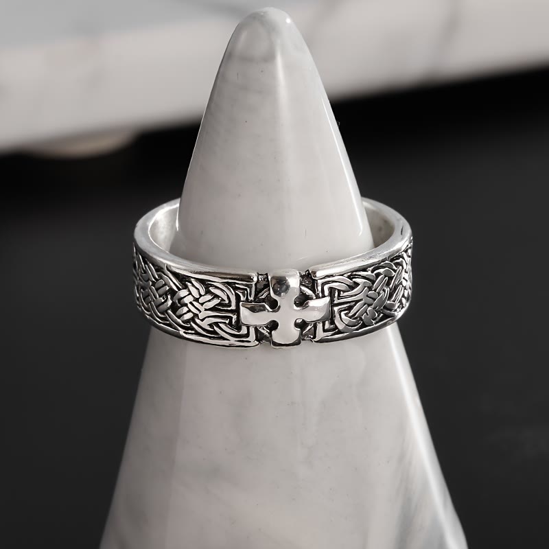Anillo Cruz Celta: Fe Atemporal y Devoción Intrincada