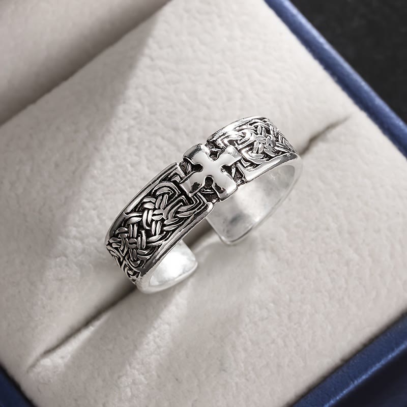 Anillo Cruz Celta: Fe Atemporal y Devoción Intrincada
