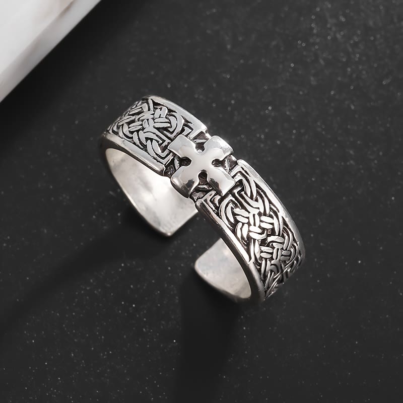Anillo Cruz Celta: Fe Atemporal y Devoción Intrincada