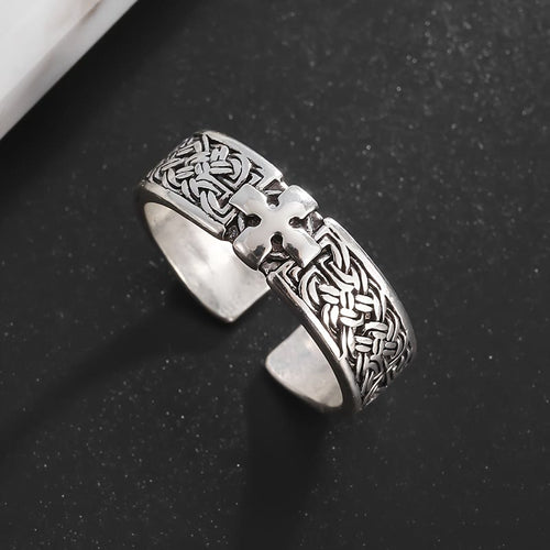 Anillo Cruz Celta: Fe Atemporal y Devoción Intrincada