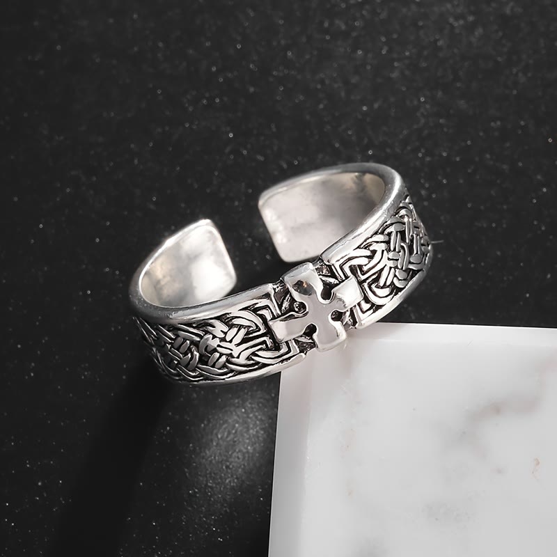 Anillo Cruz Celta: Fe Atemporal y Devoción Intrincada