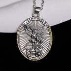 Collar con Colgante de Espada Bicolor y Escudo Ovalado de San Miguel