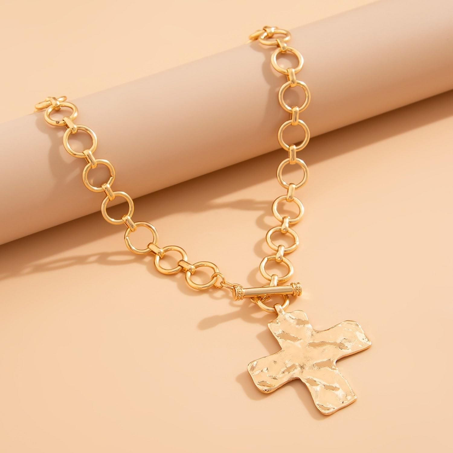 Collar de la Serie Cruz Martillada: Fe Contemporánea y Devoción Estilizada