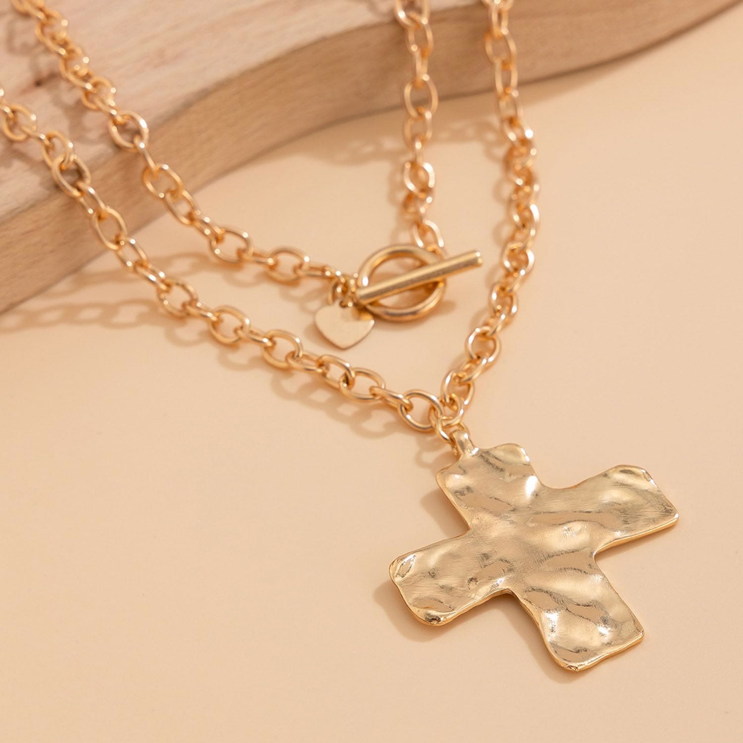 Collar de la Serie Cruz Martillada: Fe Contemporánea y Devoción Estilizada