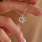 Collar Corazón y Cruz: Devoción y Elegancia Atemporal