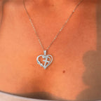 Collar Corazón y Cruz: Devoción y Elegancia Atemporal