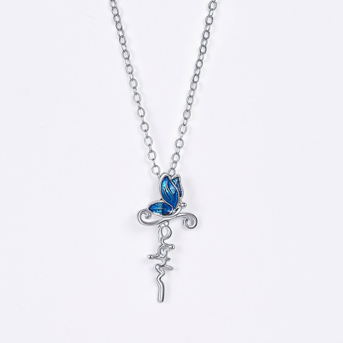 Conjunto de Joyería Cruz de Mariposa: Devoción y Simbolismo Artístico