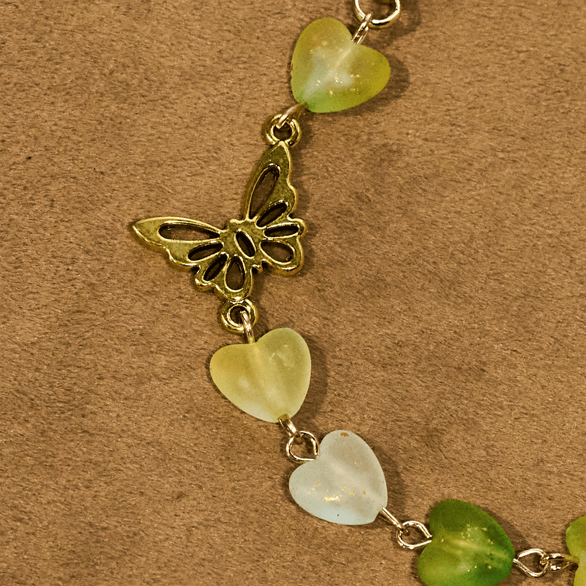Rosario de Corazón Verde y Mariposa, Pulsera: Devoción y Espiritualidad Artística