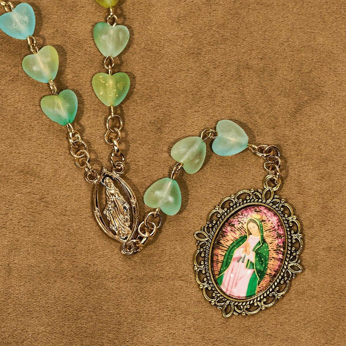 Rosario de Corazón Verde y Mariposa, Pulsera: Devoción y Espiritualidad Artística