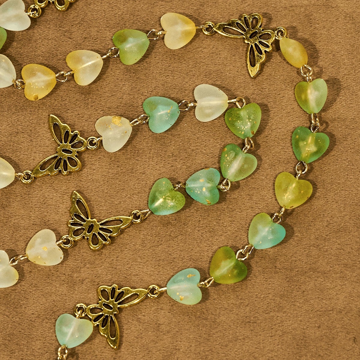 Rosario de Corazón Verde y Mariposa, Pulsera: Devoción y Espiritualidad Artística