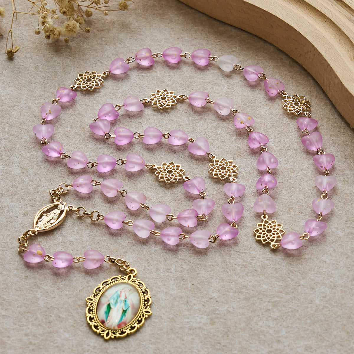 Rosario de Corazón Rosa y Mariposa, Pulsera: Devoción y Espiritualidad Artística
