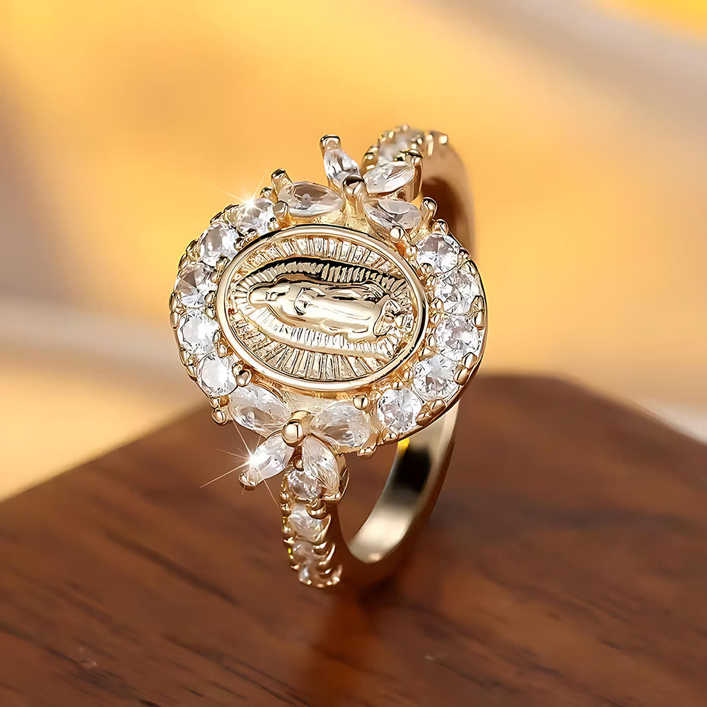Anillo Emblema de la Virgen María Elegante: Detalle Sagrado para la Devoción Diaria