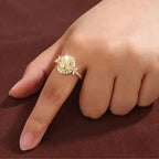 Anillo Emblema de la Virgen María Elegante: Detalle Sagrado para la Devoción Diaria