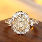 Anillo Emblema de la Virgen María Elegante: Detalle Sagrado para la Devoción Diaria