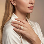Anillo Emblema de la Virgen María Elegante: Detalle Sagrado para la Devoción Diaria