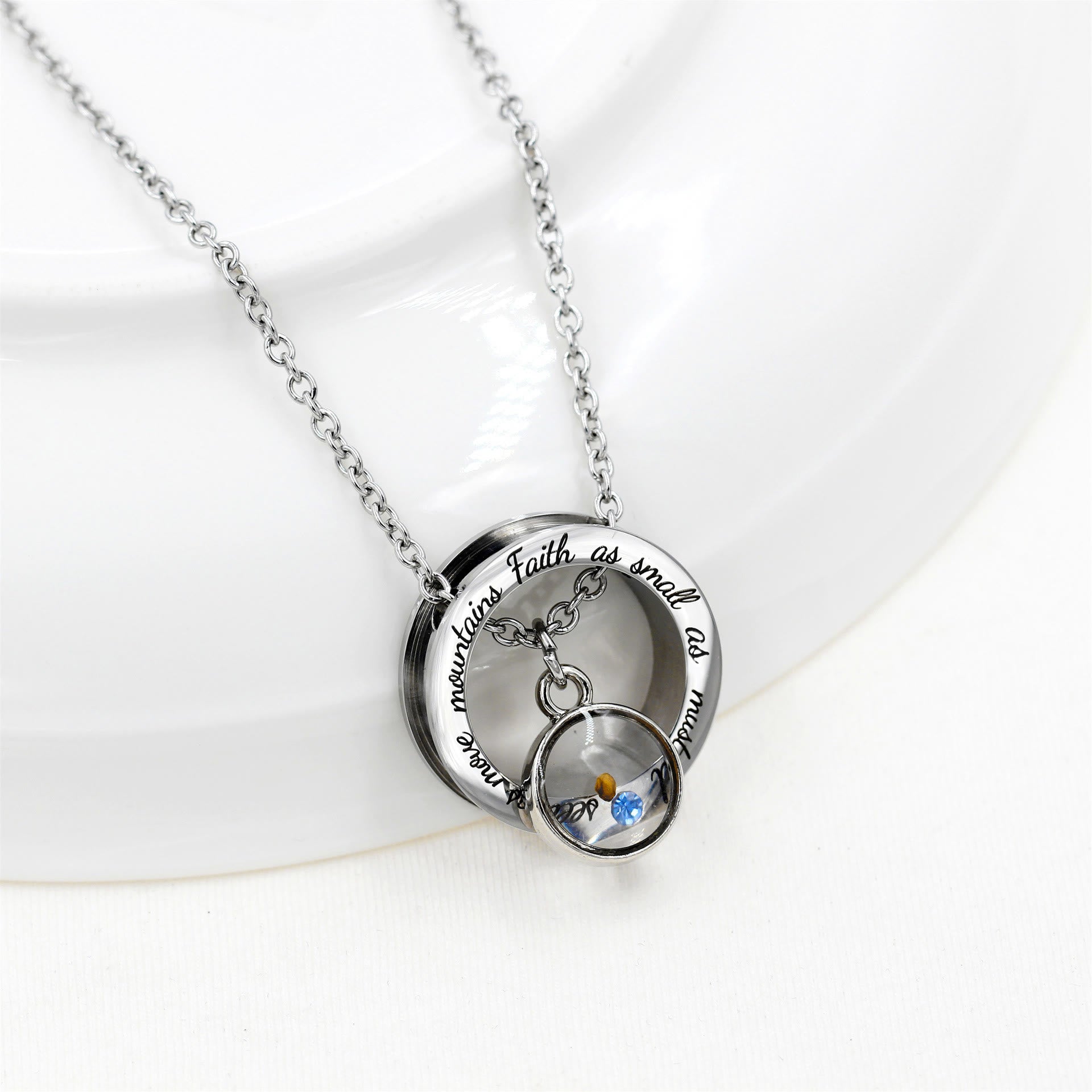 Collar de Fe como Semilla de Mostaza: Encantos Variados y Símbolo Sagrado para Uso Diario
