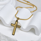 Collar Minimalista con Cruz y Detalle "JESÚS": Expresión Sutil de Fe