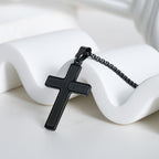 Collar Minimalista con Cruz y Detalle "JESÚS": Expresión Sutil de Fe