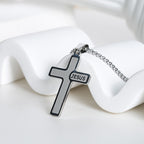 Collar Minimalista con Cruz y Detalle "JESÚS": Expresión Sutil de Fe