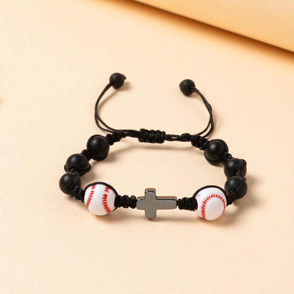 Pulsera de Perlas Cruz y Deporte: Devoción Tierna para Amantes del Deporte