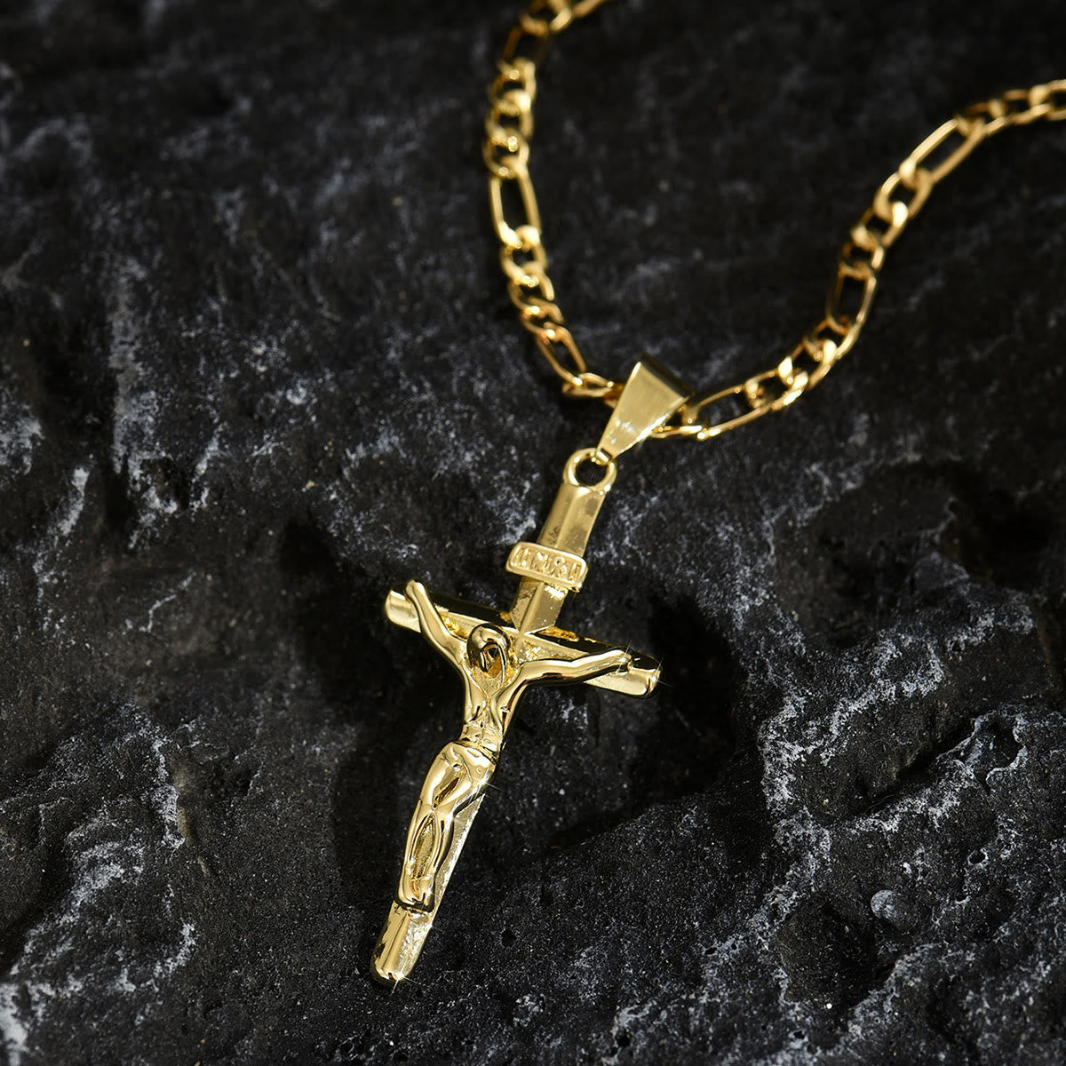 Collar de Crucifijo Sagrado de 4 Estilos: Diseño Elegante y Recordatorio de Fe para Cada Día