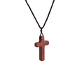 Collar de Cruz de Sándalo Rojo Hecho a Mano — Devoción Simple, Uso Diario