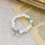Pulsera Luz de Gracia — Perlas Suaves con Charms Devocionales