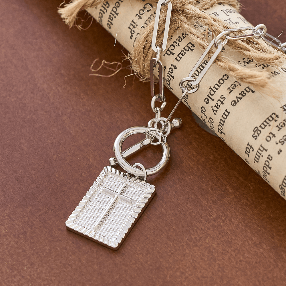 Collar con Etiqueta de Cruz: Recordatorio Diario de Fe y Artesanía Artística para Creyentes