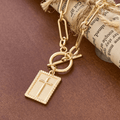 Collar con Etiqueta de Cruz: Recordatorio Diario de Fe y Arte para Creyentes