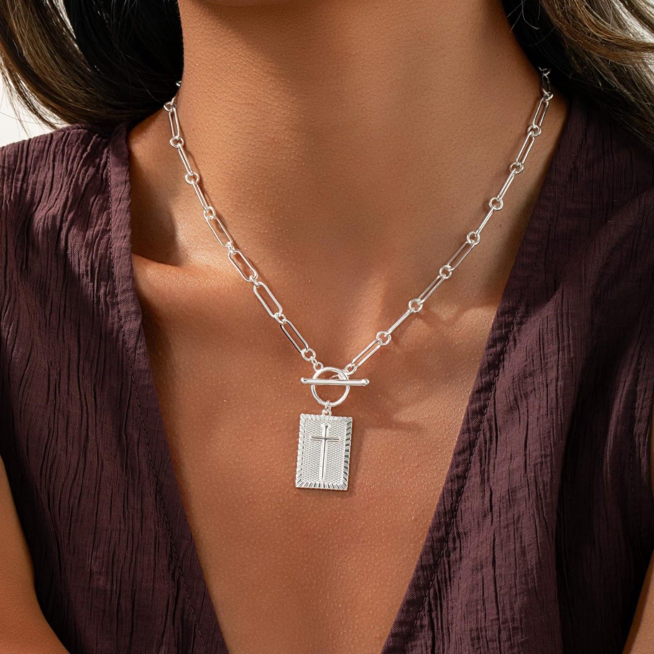Collar con Etiqueta de Cruz: Recordatorio Diario de Fe y Artesanía Artística para Creyentes