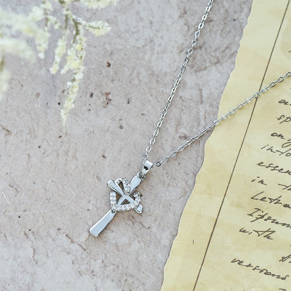Collar de Corazón y Cruz de Doble Tono con Zircones: Fusión de Amor y Fe
