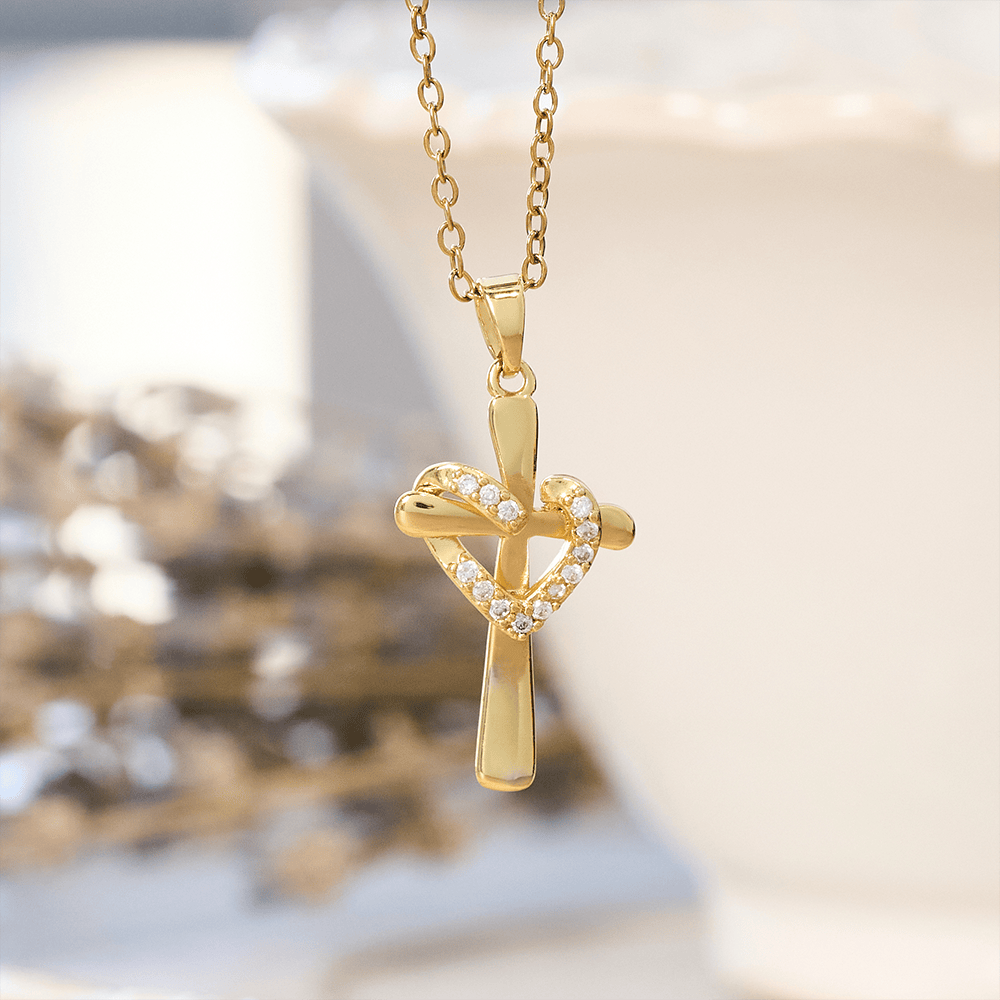 Collar de Corazón y Cruz de Doble Tono con Zircones: Fusión de Amor y Fe