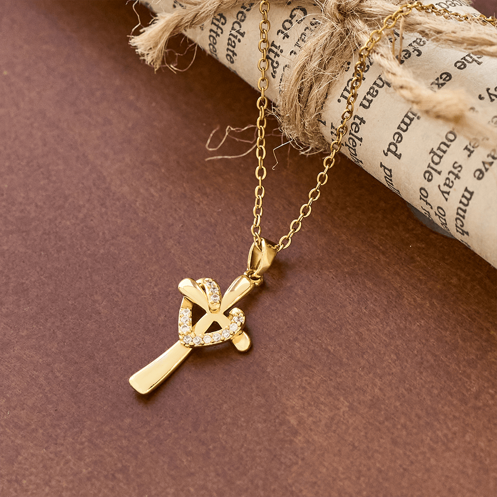 Collar de Corazón y Cruz de Doble Tono con Zircones: Fusión de Amor y Fe