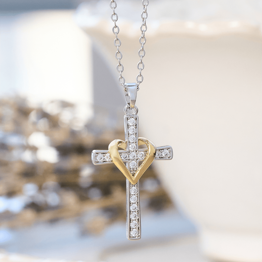 Collar de Corazón y Cruz de Doble Tono con Zircones: Fusión de Amor y Fe