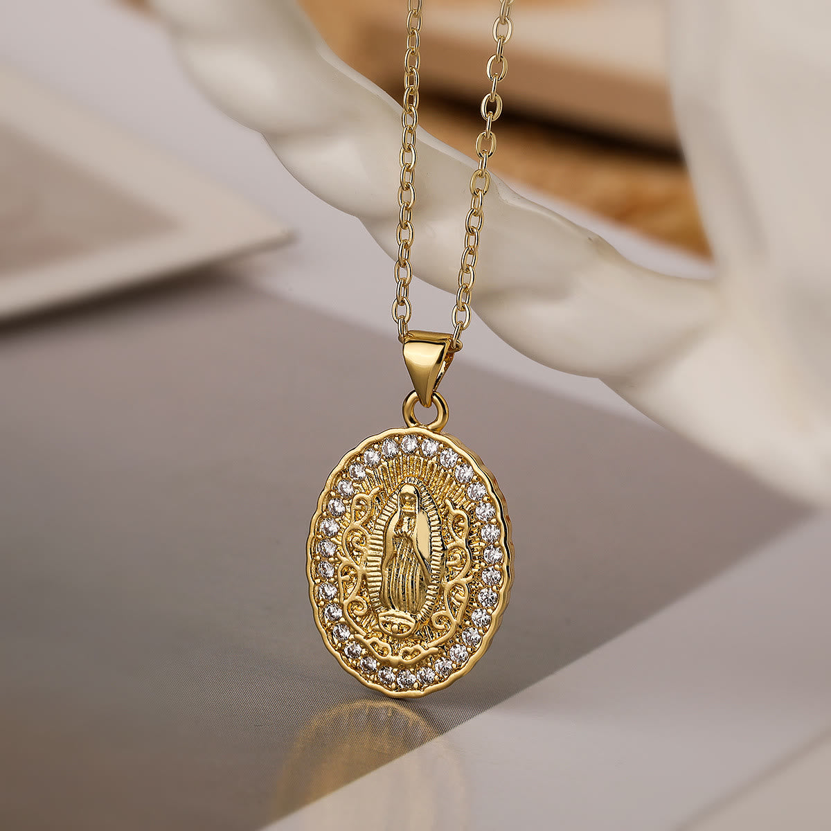 Nuestra Señora Collar de Tres Diseños: Compañero Constante para Rutinas Tranquilas