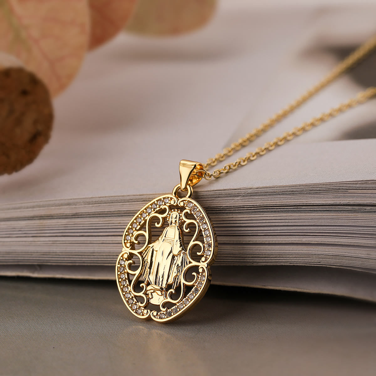 Nuestra Señora Collar de Tres Diseños: Compañero Constante para Rutinas Tranquilas