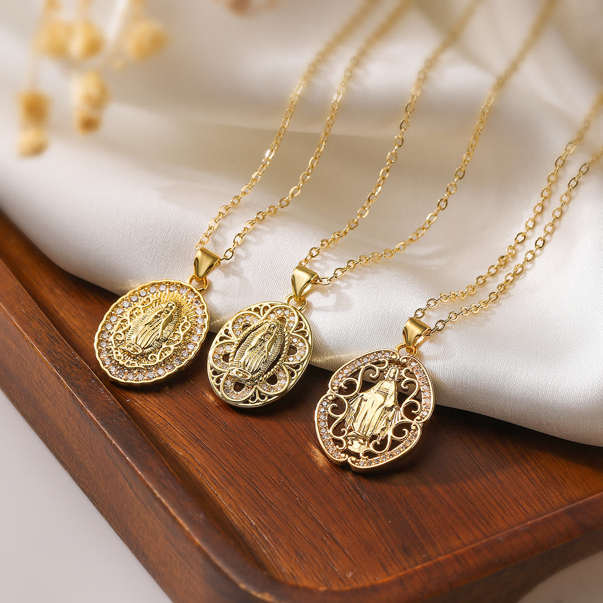 Nuestra Señora Collar de Tres Diseños: Compañero Constante para Rutinas Tranquilas