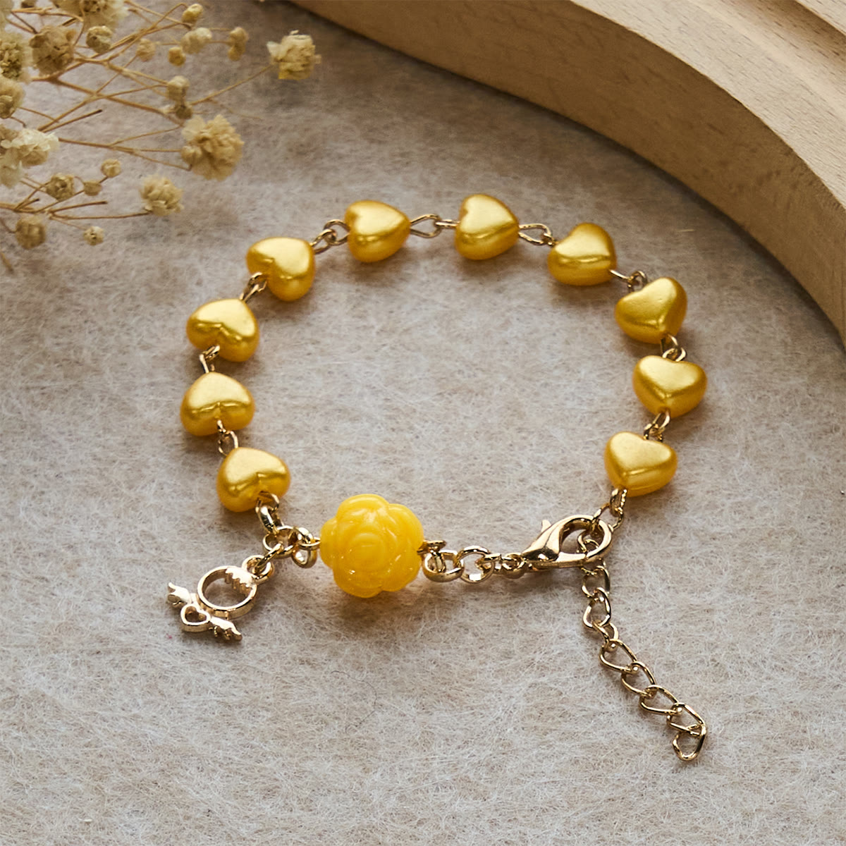 Conjunto de Rosario y Pulsera de Perlas en Forma de Corazón Amarillo: Tierno Compañero de Gracia Diaria