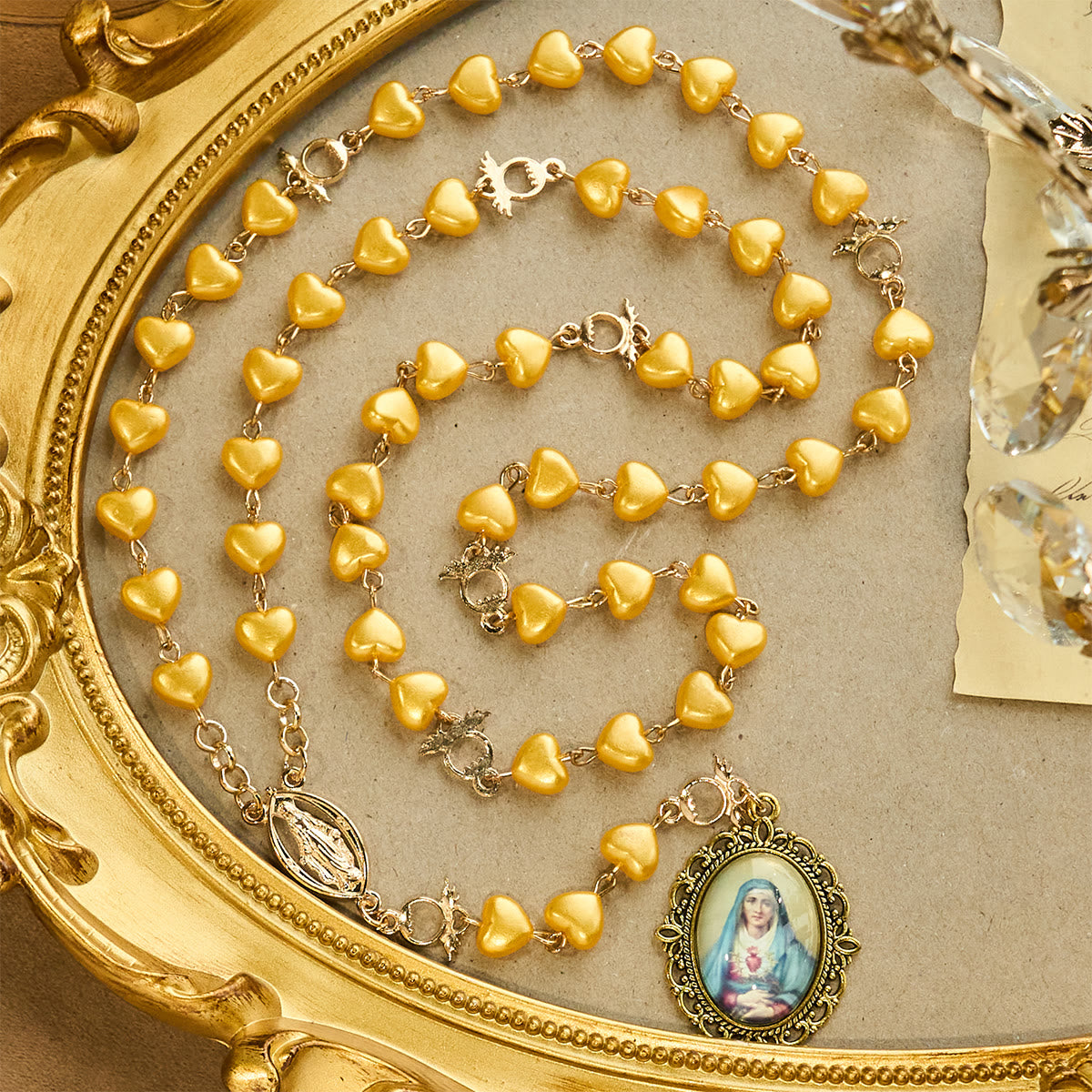 Conjunto de Rosario y Pulsera de Perlas en Forma de Corazón Amarillo: Tierno Compañero de Gracia Diaria
