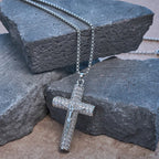 Collar Paved de Crucifijo de Jesús: Detalle Brillante para la Fe y Estilo Diario