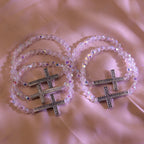 Pulsera Cruz Blanca y Azul Pavo Real: Creencia Envuelta en Brillo