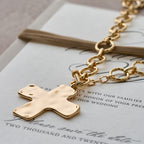Collar de la Serie Cruz Martillada: Fe Contemporánea y Devoción Estilizada