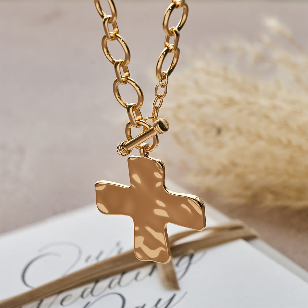 Collar de la Serie Cruz Martillada: Fe Contemporánea y Devoción Estilizada