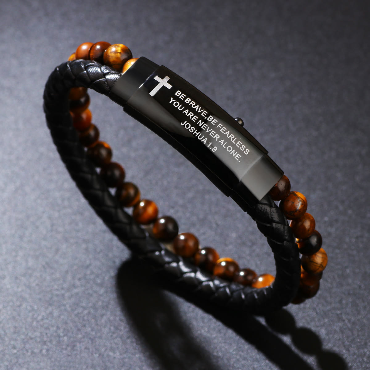 Pulsera de Cuero Trenzado con Cruz de Josué 1:9: Coraje Audaz para el Uso Diario