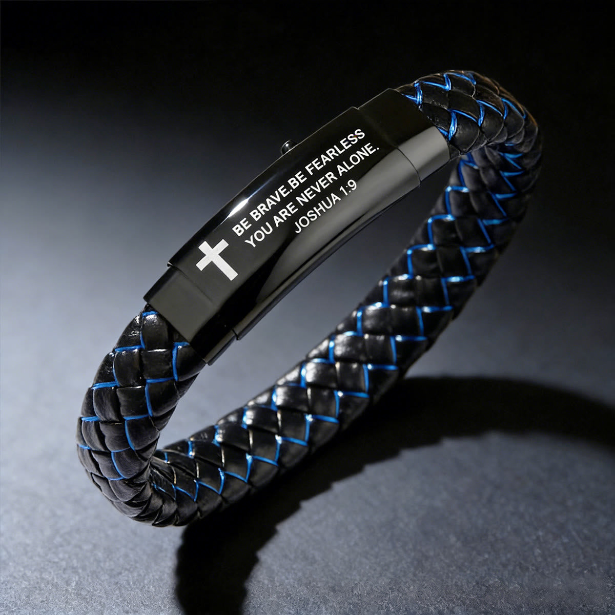 Pulsera de Cuero Trenzado con Cruz de Josué 1:9: Coraje Audaz para el Uso Diario