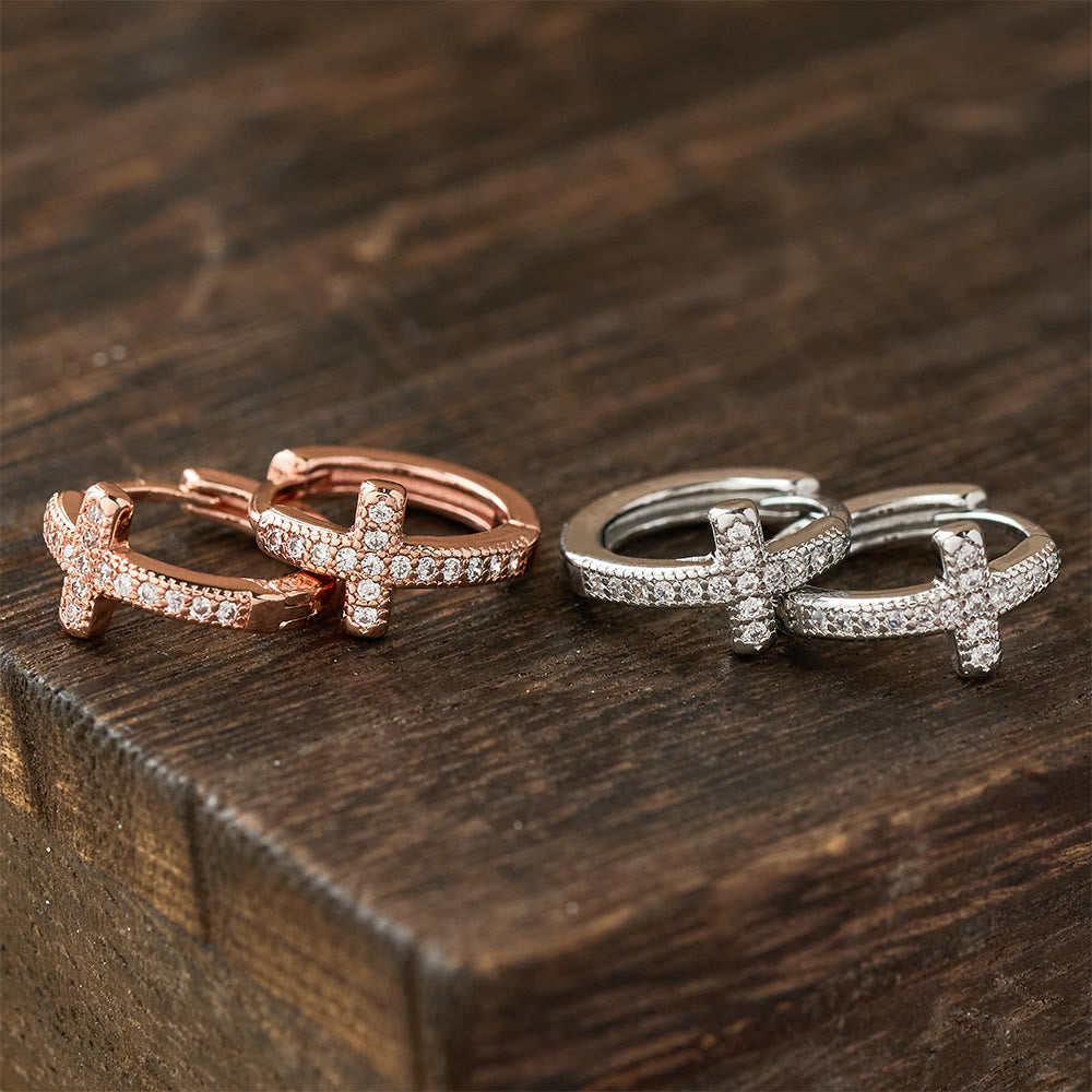 Aros Huggie Cruz de Doble Color Elegantes: Belleza Atemporal de la Fe VIP