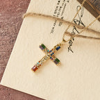 Collar de acero de titanio con cruz de zirconia de colores estilo bohemio retro