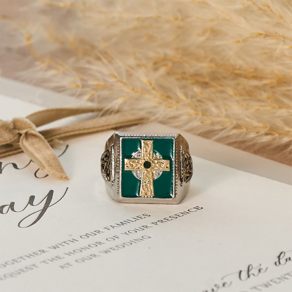 Anillo de Bendición Celta Irlandesa Vintage y Clásico Crucifijo: Un Símbolo de Elegancia