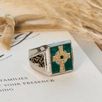Anillo de Bendición Celta Irlandesa Vintage y Clásico Crucifijo: Un Símbolo de Elegancia