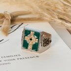 Anillo de Bendición Celta Irlandesa Vintage y Clásico Crucifijo: Un Símbolo de Elegancia